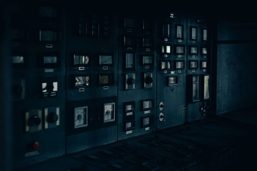 Operator viewing an alarm dashboard on a shop-floor monitor in a manufacturing plant
